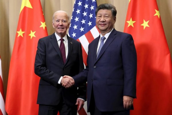 En reunión con Biden, el presidente Xi de China insta a EU a mantener una relación estable