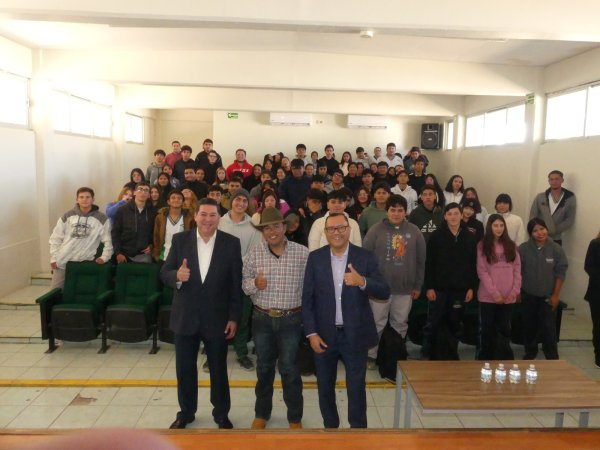 Inspiran a más de 160 estudiantes del Conalep con conferencia impartida por empresario chihuahuense