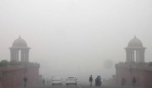 Persiste la mala calidad del aire en Nueva Delhi: prohíben la entrada de camiones pesados y cierran escuelas