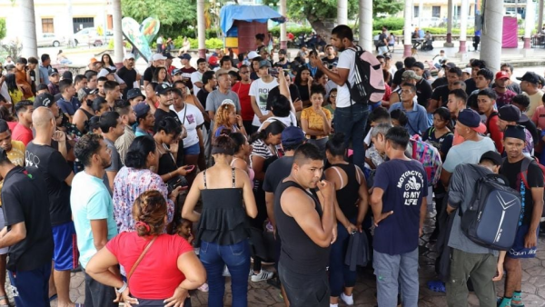 Migrantes en Tapachula piden a Sheinbaum que interceda ante Trump para que les permita llegar a EU