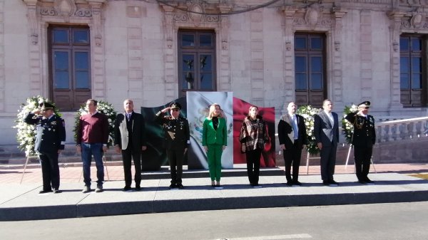 Inicia desfile por el CXIV aniversario de la Revolución Mexicana