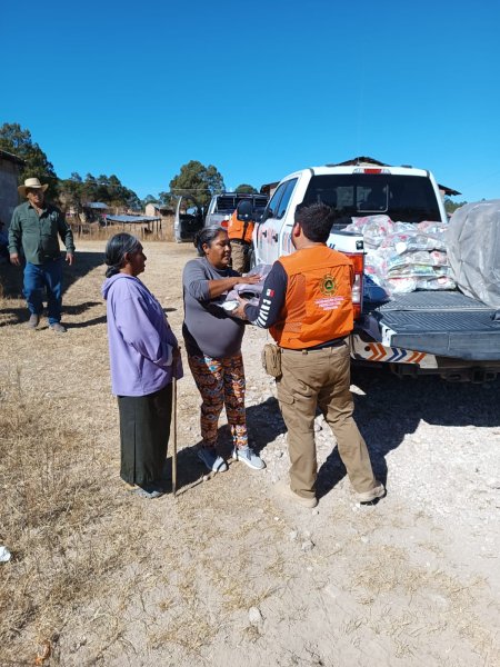 Reciben 180 familias de la Sierra Tarahumara apoyos emergentes tras primera Tormenta Invernal