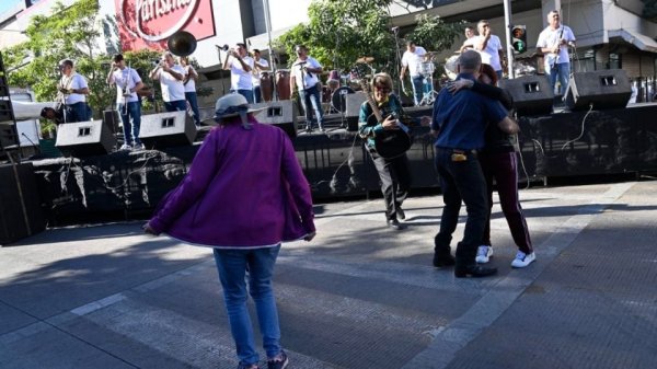 Músicos y meseros en Culiacán piden paz: tocan 