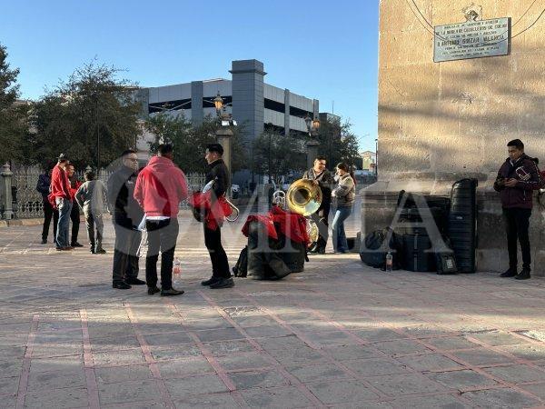 Comienzan arribar músicos a Catedral para celebrar el Día del Músico