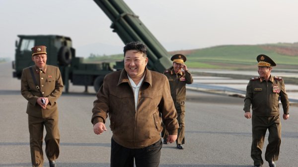 Kim Jong-un acusa a EU de avivar la tensión y advierte de una guerra nuclear