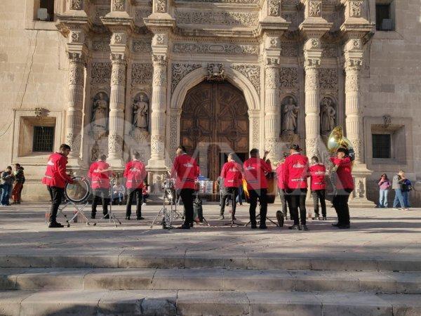 Celebra Chihuahua el día del músico ante la Catedral