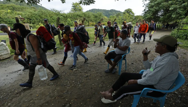 Desesperados, migrantes apresuran en siete caravanas arribar a la frontera con EU