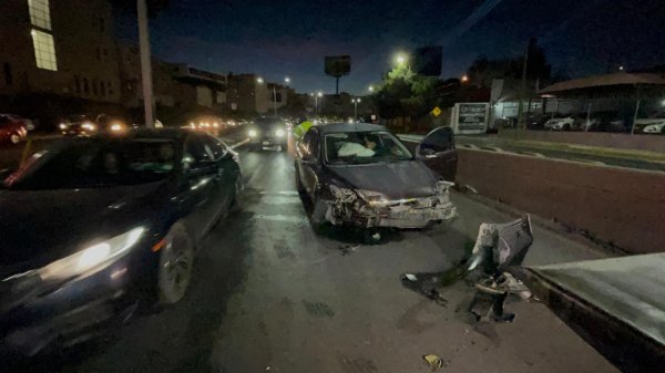 En La Cantera, conductor pierde el control del vehículo y choca contra muro de contención