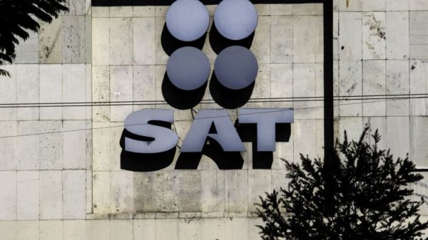 Procesan a dos ex altos funcionarios del SAT por delitos administrativos