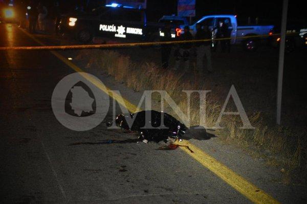 Arrollan a hombre en carretera a Juárez; muere y queda desmembrado