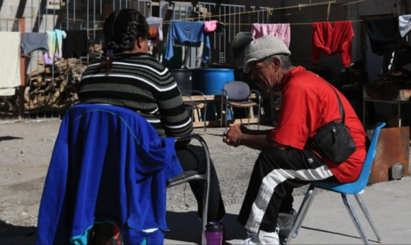 Carrera contrarreloj: migrantes en la frontera de México luchan por conseguir asilo en Estados Unidos