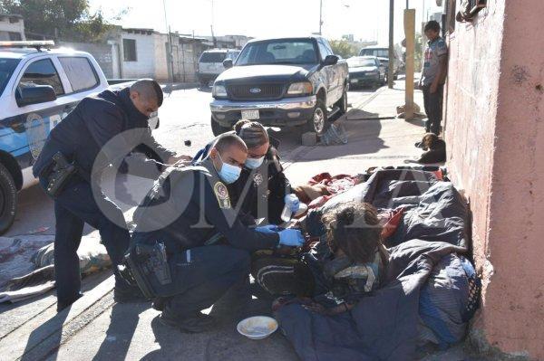 Trasladan a hospital a mujer indigente lesionada en una mano; podrían amputársela