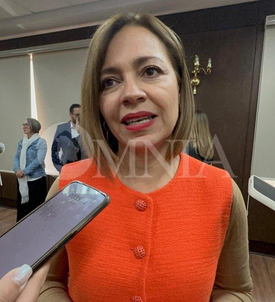 “Candil de la calle, obscuridad de su casa”: Isela por gira de Cruz en el Estado