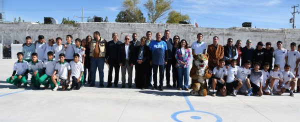 Benefician con cancha de fútbol rápido a 579 estudiantes de la Secundaria Técnica No.35 de Camargo