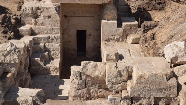 Descubren un templo de hace 2,000 años en Egipto