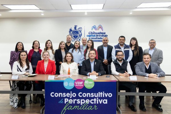 Toma Alcalde protesta a miembros del Consejo Consultivo de Perspectiva Familiar