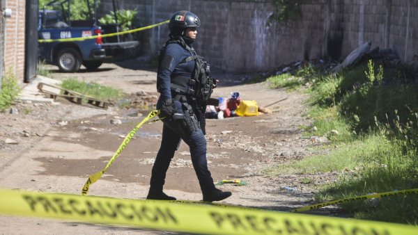 Asaltan en Jalisco un cuartel policial y roban 26 armas