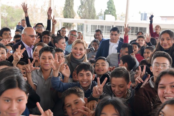 Maru Campos entrega calefactores a planteles escolares en el inicio de la campaña “Juntos sin Frío en mi Escuela”