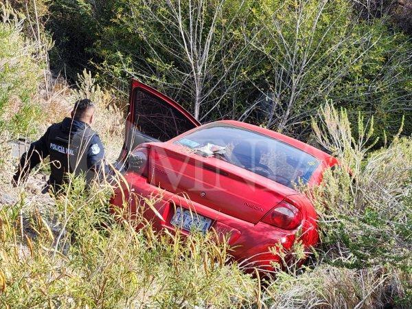 Atienden a conductora tras perder el control del volante en el De la Juventud