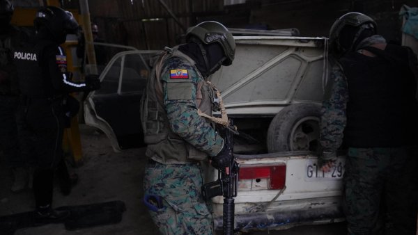 Matan a tres personas y dejan otras cuatro heridas cuando jugaban fútbol en Ecuador