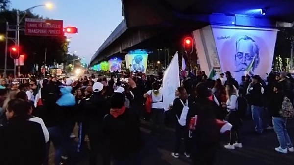 Elementos antidisturbios de la SSC repliegan a manifestantes del Poder Judicial en San Lázaro