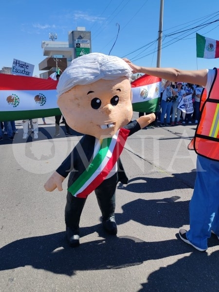 Queman piñata de AMLO trabajadores del PJF