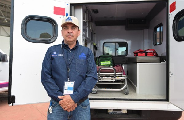 Cumple Maru Campos con Sisoguichi: entrega ambulancia para el servicio de 5 mil pacientes del Hospital de la Tarahumara