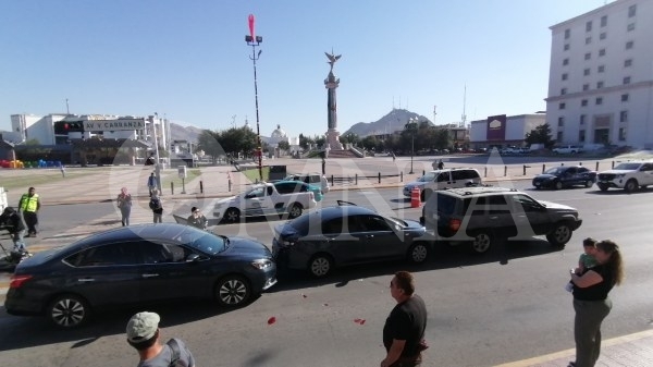 Se registra choque-alcance al exterior de Palacio