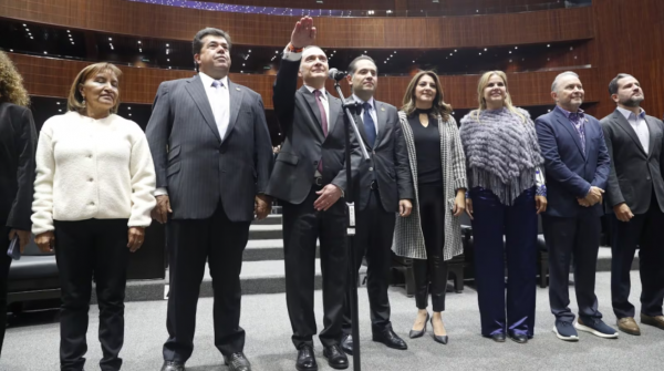 Mauricio Farah rinde protesta como secretario general de la Cámara de Diputados