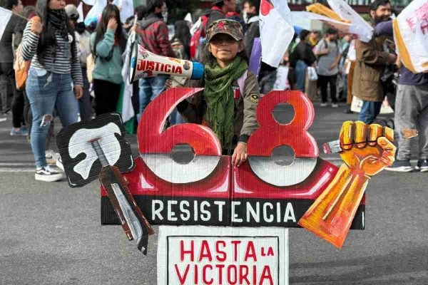 “2 de octubre no se olvida, es de lucha combativa”: marchan en CDMX por los 56 años de la matanza de Tlatelolco