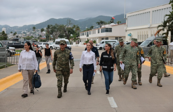 En Acapulco, Sheinbaum ordena restablecer los caminos y el abasto de agua