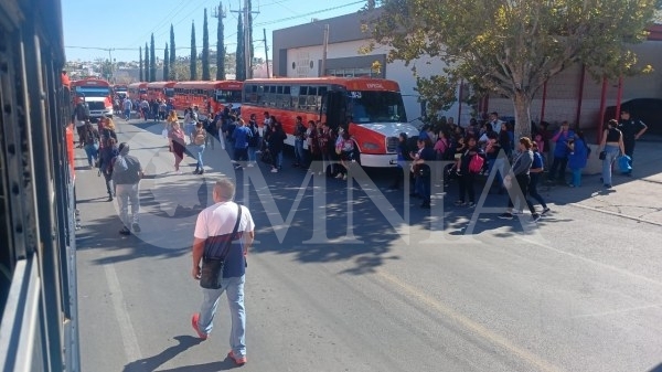 Dejan a trabajadores de maquiladoras sin transporte tras manifiestación de chóferes