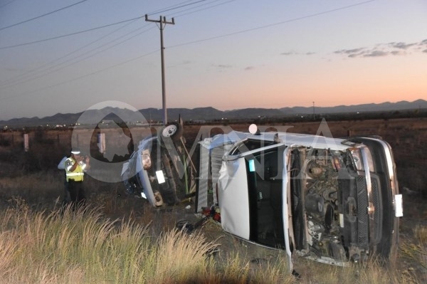 Se suscita volcadura doble en la carretera a Juárez