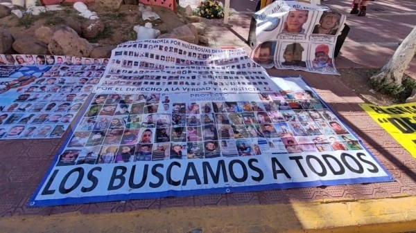 Realizan manifestación familiares de desaparecidos en Cruz de Clavos; exigen reunión con fiscalías