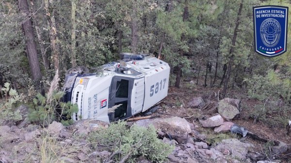 Brindan elementos de Fiscalía apoyo tras volcadura de unidad de transporte de valores