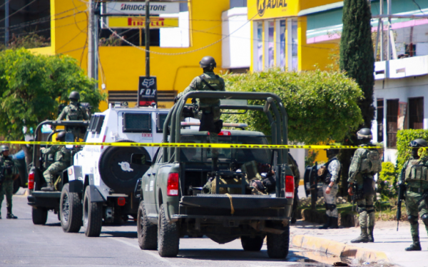 Hallan a cinco hombres sin vida en avenida principal de Culiacán