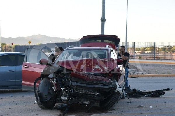 Fuerte encontronazo en la Juan Pablo II; sin lesionados