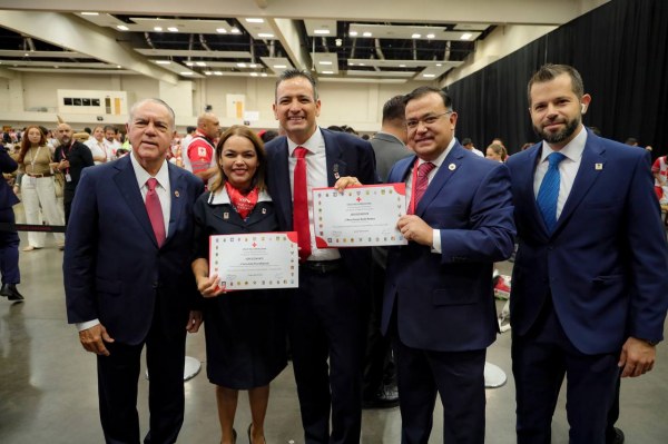 Felicita Alcalde a la Cruz Roja en su 52 convención nacional