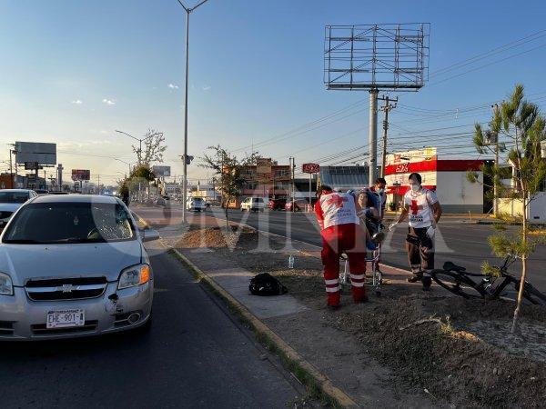 Atropellan a ciclista en la avenida Tecnológico; Lo trasladan a un hospital