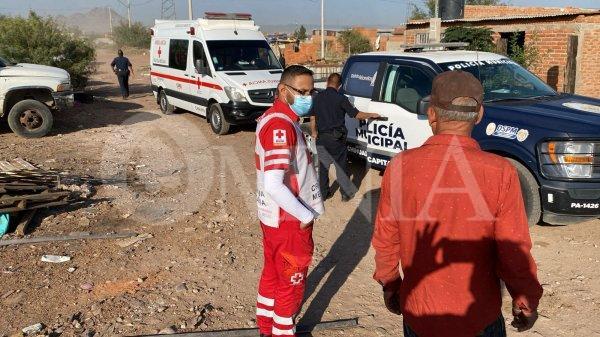 Tras atracar domicilio propinan golpiza a delincuente; cómplice huye con el botín