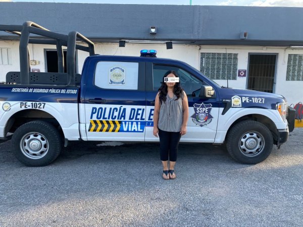 Arrestan elementos de la SSPE a mujer con licencia de conducir apócrifa del estado de Guerrero