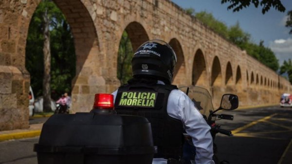 Hombre se suicida en el Centro Histórico de Morelia con el arma que despojó a una policía