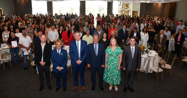 Beneficia Estado con estímulo económico a 479 trabajadores de Personal de Apoyo y Asistencia la Educación