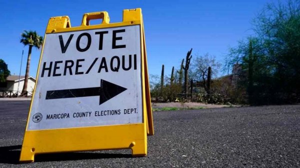 Jueza rechaza exigir que personas en Arizona comprueben su ciudadanía para poder votar