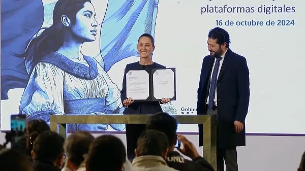 Firma Claudia Sheinbaum iniciativa en favor de trabajadores de plataformas digitales