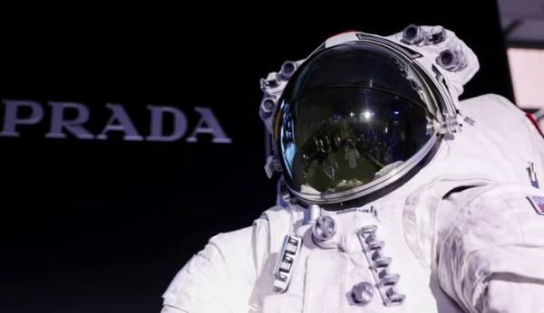 Astronautas visten de Prada: la casa de moda diseña los trajes para la misión lunar de la NASA