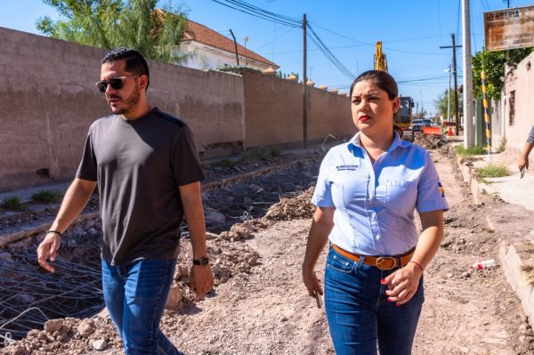 Supervisa Miriam Soto trabajos en la Calle Allende de Meoqui