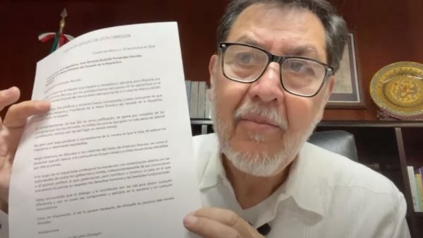 Fernández Noroña recibe carta de disculpa tras agresión en sala de espera vip del AICM