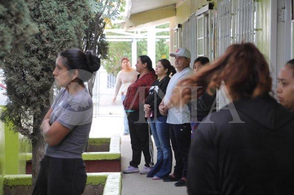 Padres de familia toman instalaciones de la primaria Miguel Quiñonez; Piden destituir al director