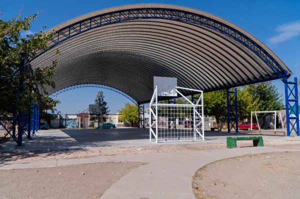 Construye Municipio domo y cancha de usos múltiples en Rinconadas de Sierra Azul